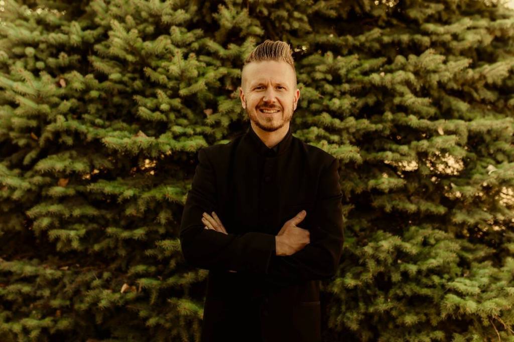 Grammy-nominated music educator to teach Campbell River choir students